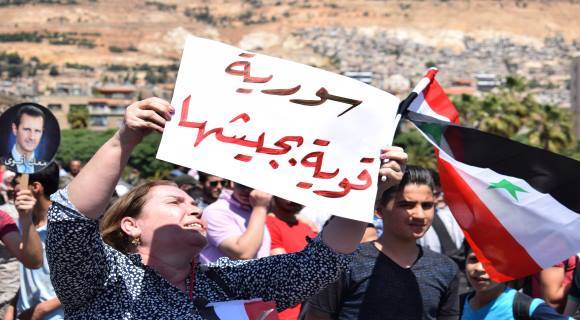 تظاهرات بی سابقه در شهر «الرقه» علیه آمریکا و همپیمانانش در سوریه