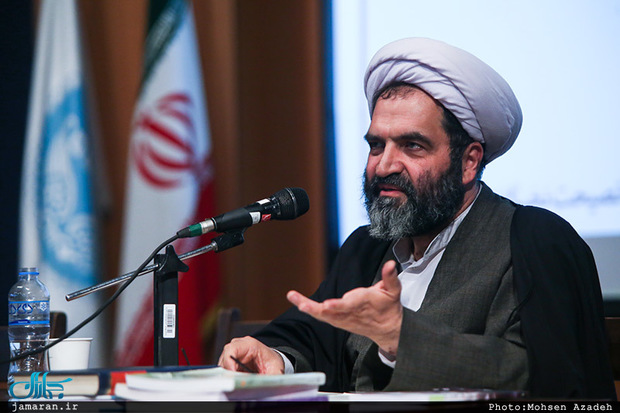 سروش محلاتی: پیامبر(ص) ماندن در شعب ابی‌طالب را به کسی تحمیل نکرد/ کسی که سیاستی را تعریف می‌کند، حق ندارد هزینه آن را به مردم تحمیل کند/ آیا یک فقیه نباید این حق را داشته باشد که نظرش را بیان کند؟