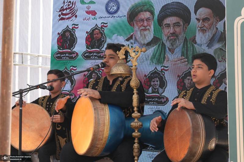 حضور وزیر ورزش در قطعه ۴۲ بهشت زهرا (س)