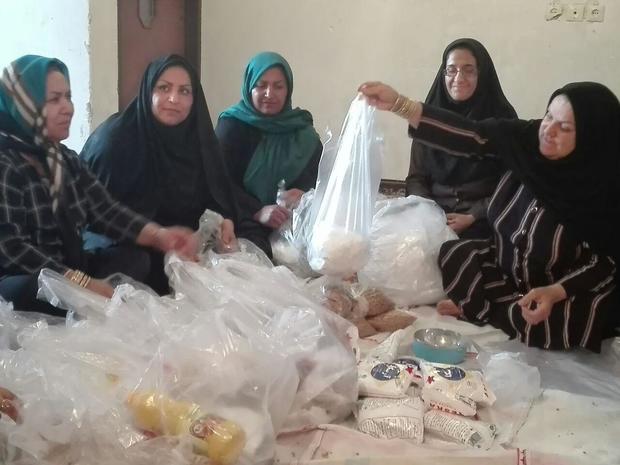 300 بسته مواد غذایی و پوشاک بین نیازمندان گچساران توزیع شد