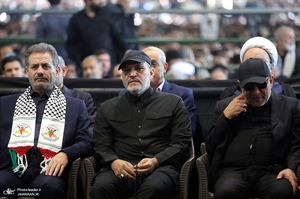 اقامه نماز رهبر معظم انقلاب بر پیکر رئیس جمهوری و یارانش