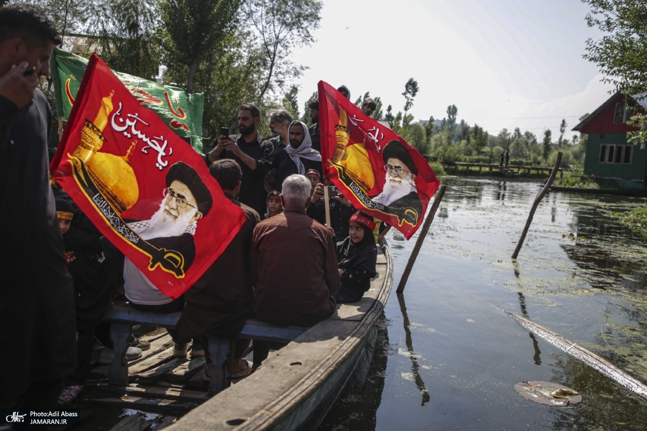 عزاداری سنتی کشمیری‌ها روی قایق 