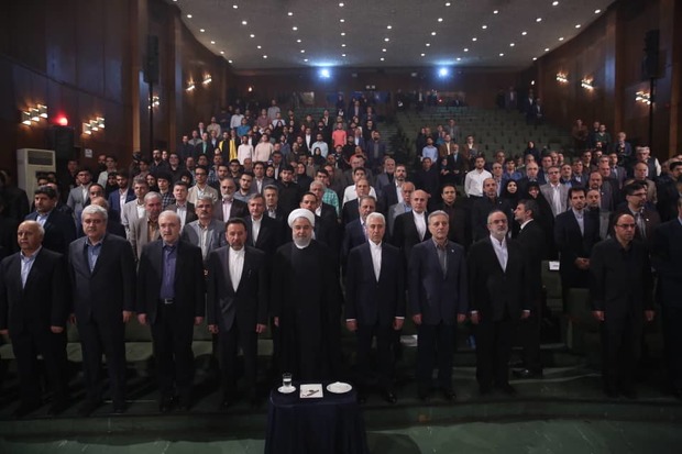 حواشی حضور رییس جمهور در دانشگاه تهران+ عکس و فیلم/
معزی: روحانی 16 آذر شنونده سخنان دانشجویان منتقد خواهد بود