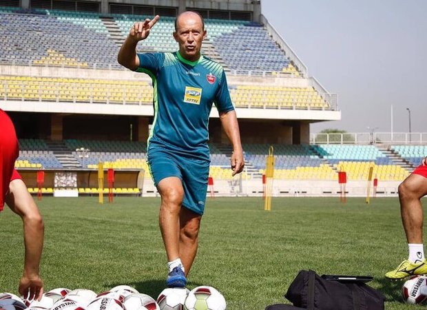 کالدرون در این پست به بازیکن نیاز دارد