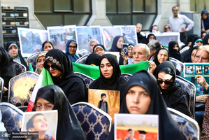 گردهمایی (آن ها فرشته بودند) مقابل دفتر یونسکو در تهران