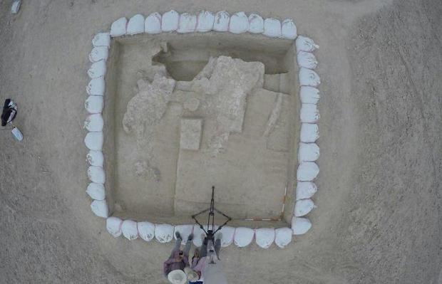 آجرهای هخامنشی در کاخ چرخاب دشتستان کشف شد