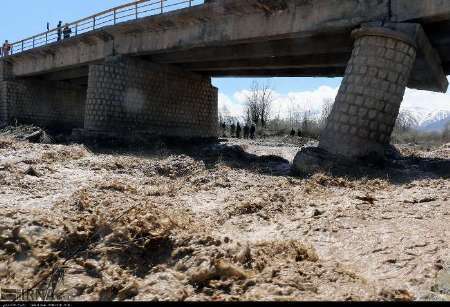امدادرسانی مسئولان به سیل زدگان آذربایجان غربی به خوبی انجام شد  ضرورت استفاده از پل های شناور و فلزی