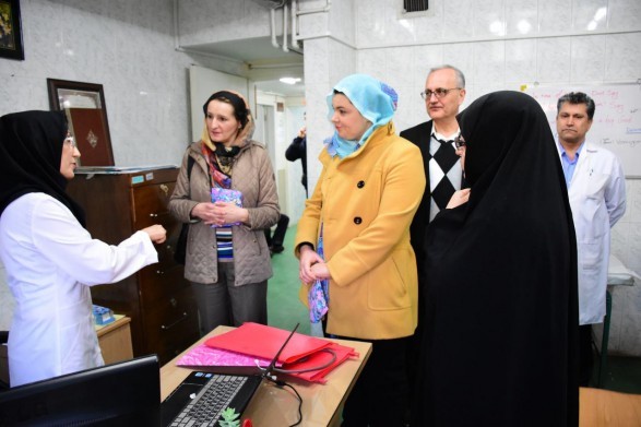 بازدید مدیران ارشد صندوق جهانی ایدز از برنامه های مراقبت و درمان ایدز در اصفهان