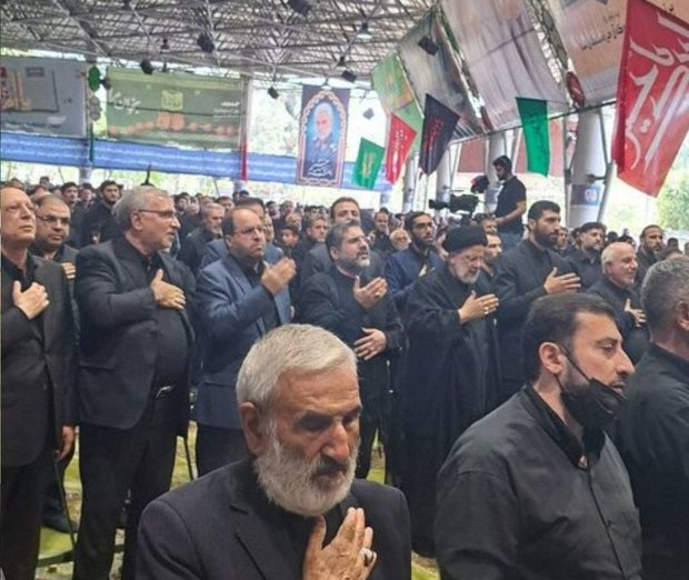 رئیسی در جمع عزاداران حسینی در مصلی دانشگاه تهران حاضر شد + عکس