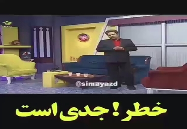 زانو زدن مجری شبکه استانی یزد در مقابل دوربین و تقاضا از مردم: در خانه بمانید
