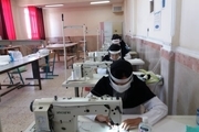 دانش آموزان ورامینی روزانه ۵۰۰ عدد ماسک تولید می‌کنند