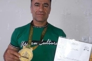 مدال طلای مسابقات پرورش اندام کشور بر گردن ورزشکار چهارمحال و بختیاری