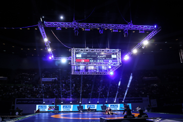 ماجرای مرد تبر به دست در لیگ کشتی چه بود؟