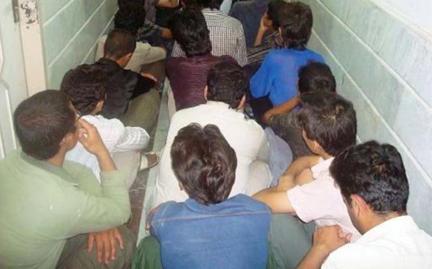 22 معتاد متجاهر و خرده فروش در ایرانشهر دستگیر شدند