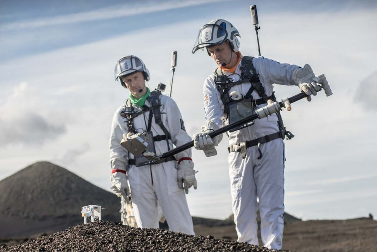فضانوردان برای حضور روی کره "ماه" آماده می شوند + عکس