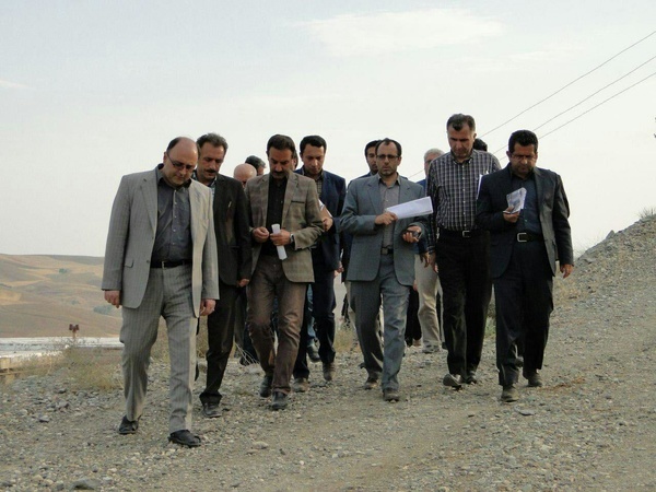 بازدید رئیس سازمان برنامه و بودجه و فرماندار دیواندره از سد سیازاخ