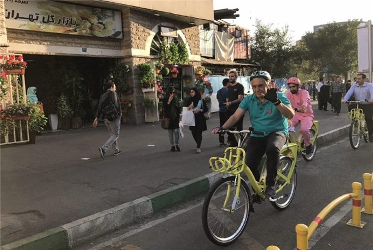 حضور آقای بازیگر در همایش دوچرخه‌سواری تهران+ عکس