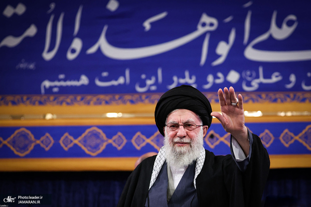 رهبر معظم انقلاب: ملّت ایران، هویت خود را به رخ دشمنان کشید و این هشداری به سیاستمداران آمریکا بود/ ملّت ایران، قوی و مقتدر است، آگاه و دشمن‌شناس است، و در همه حال در صحنه حضور دارد