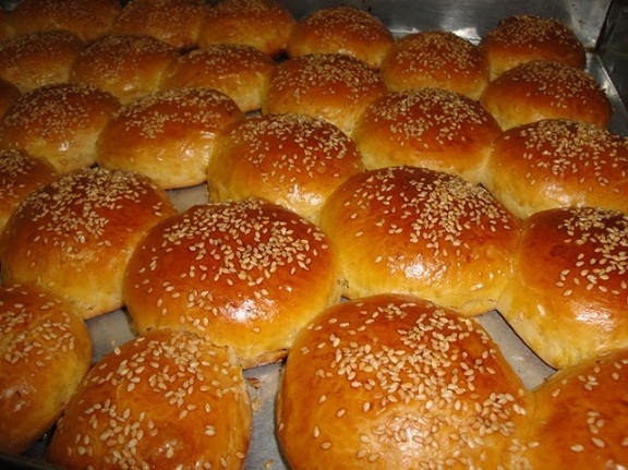 افطار با طعم نان و شیرینی‌های محلی تبریز