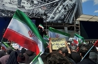 جشن پیروزی در میدان انقلاب