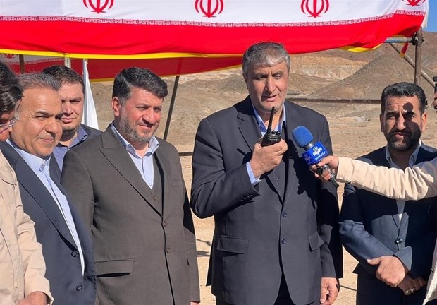 آغاز عملیات بهره‌برداری از بزرگ‌ترین معدن اورانیوم ایران/ رئیس سازمان انرژی اتمی‌: بر ‌تولید برق هسته‌ای متمرکز‌یم