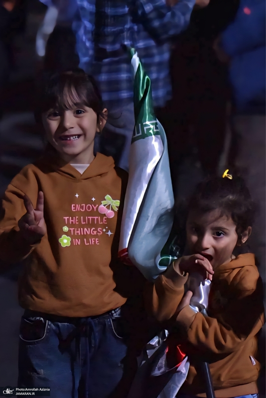 پنجاه و پنجمین شب اجتماع پر شور مردم در میدان جمهوری اسلامی