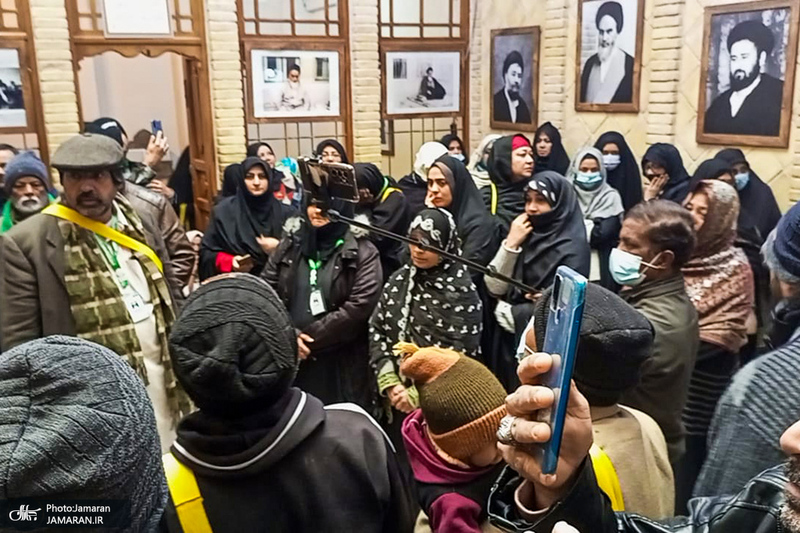 بازدید کاروان های زیارتی کشور پاکستان از بیت امام در نجف