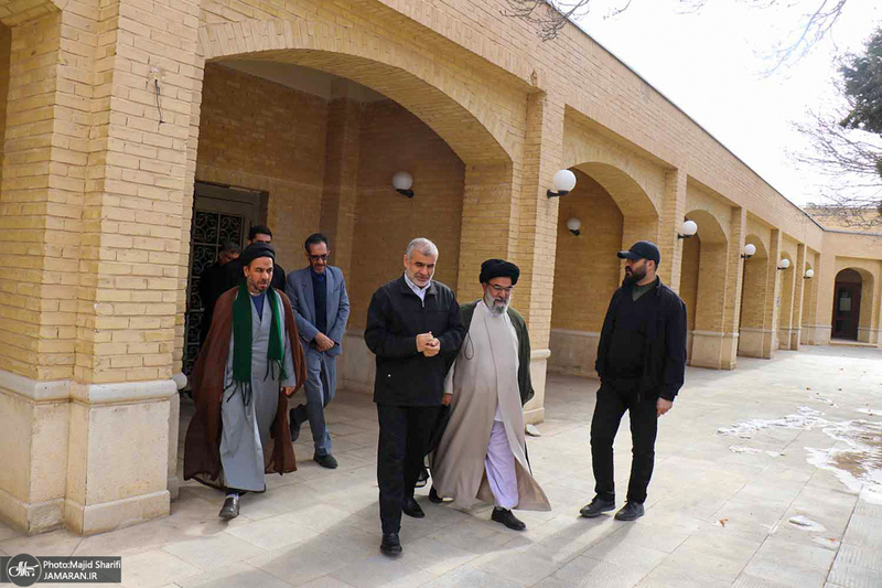 حضور علی نیکزاد در بیت و زادگاه امام خمینی (س)