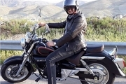 موتورسواری کمدین معروف ایرانی+ عکس