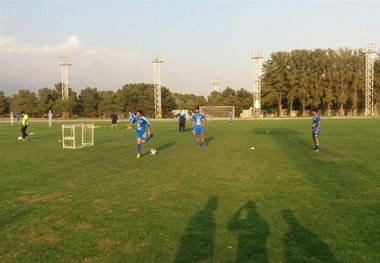 دادستان کیش در تمرین استقلال حاضر شد