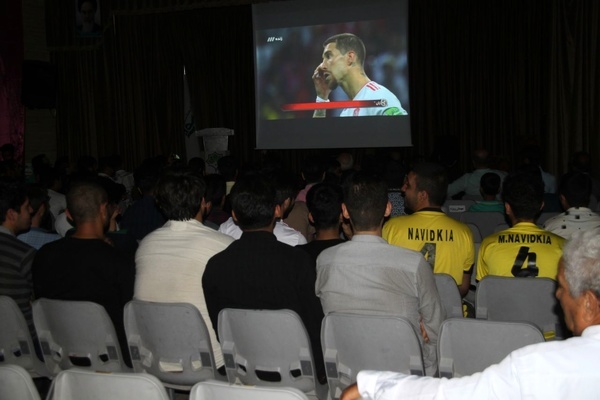تماشای دیدار ایران- اسپانیا در کنار پیشکسوتان فوتبال