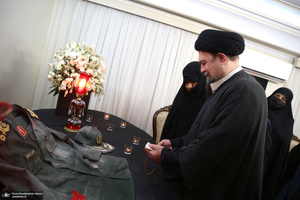 حضور سید حسن خمینی در منزل سردار شهید سلامی با خانواده این شهید والامقام دیدار و گفت‌وگو کرد.