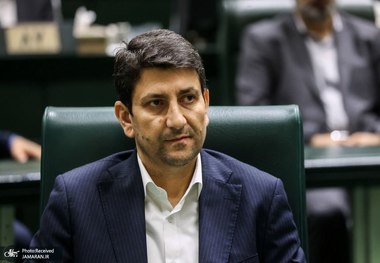 وزیر ارتباطات: استفاده از باتری به هنگام قطعی برق مشکل کندی اینترنت را حل نمی‌کند/ باتری‌ها بر اساس استانداردهای جهانی تنها ۲۰ دقیقه و در حالت نو حداکثر یک ساعت می‌توانند سایت را فعال نگه دارند