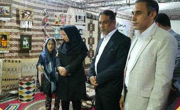 نمایشگاه کالای ایرانی در گناوه افتتاح شد