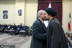 حاشیه های تجدید میثاق رئیس جمهور و اعضای هیأت دولت با آرمان‌های حضرت امام(س)