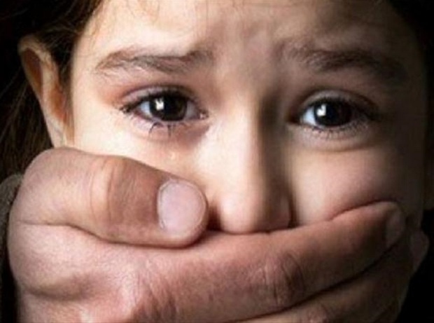 آثار شکنجه بر روی یک کودک فاروجی گزارش شد