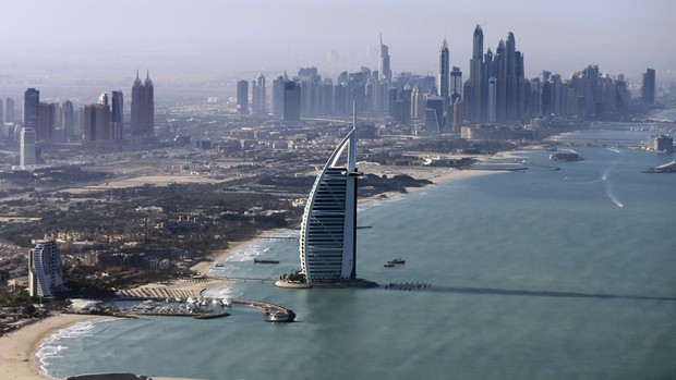 غول گردشگری امارات صدها تن از کارکنان خود را اخراج کرد