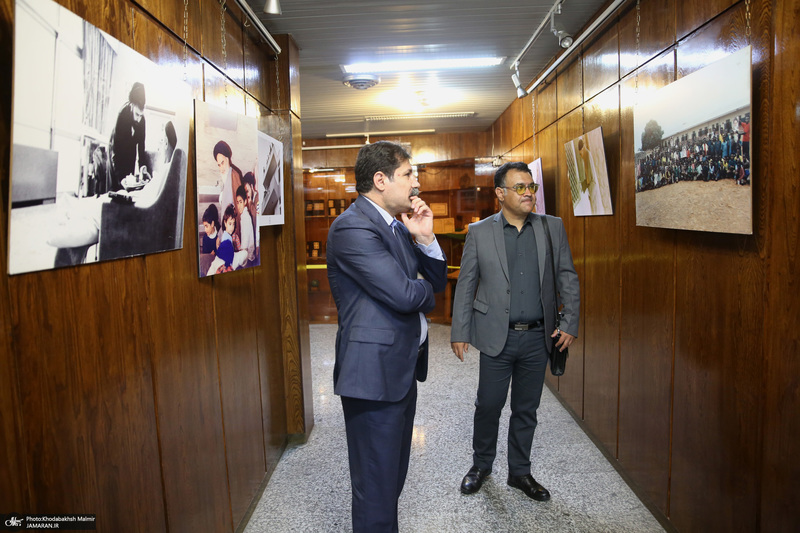 بازدید عبدالکریم حسین‌زاده، معاون امور توسعه روستایی و مناطق محروم کشور  از بیت امام خمینی (س) در جماران