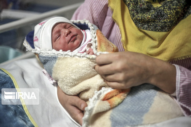 تولد نوزاد در آمبولانس اورژانس کبودراهنگ