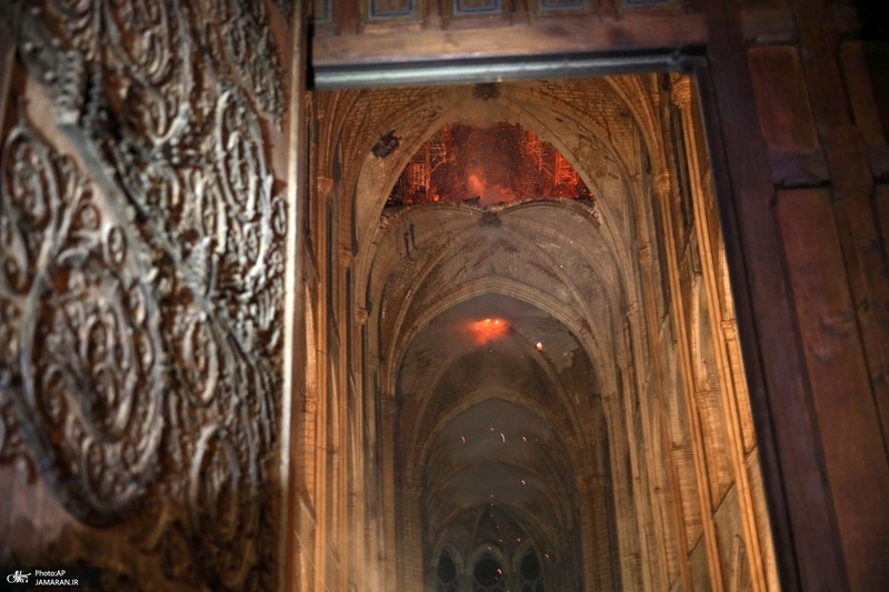 آتش سوزی گسترده کلیسای نتردام پاریس