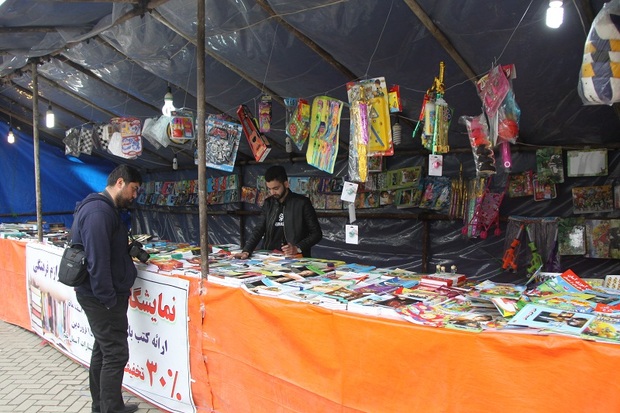 نمایشگاه کتاب در بازار ساحلی آستارا دایر شد