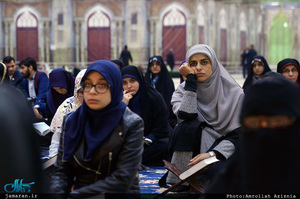 ادای احترام شرکت کنندگان در  مسابقات بین المللی قرآن کریم  به مقام شامخ حضرت امام خمینی(س)