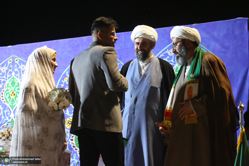 مراسم عقد زوج های جوان فسایی با حضور خادمین امام رضا (ع)