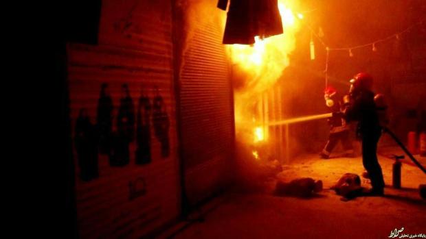 انبار کالای در بازار حضرتی درخیابان مولوی تهران آتش گرفت