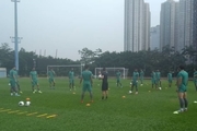  تمرین تیم ملی فوتبال در هنگ کنگ زیر بارش شدید باران/ عکس