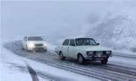 بارش برف در گردنه تیوان  ترافیک سنگین در جاده مشهد - تربت حیدریه