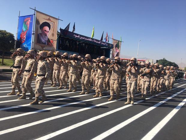 رژه نیروهای مسلح یزد برگزار شد