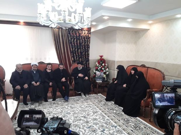 رئیس قوه قضاییه با خانواده سردار سلیمانی دیدار کرد