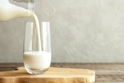 آیا نوشیدن شیر گرم می تواند به بهتر خوابیدن کمک کند؟

