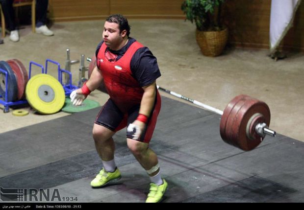 المپیاد ورزشی وزنه برداری ایران در شهرکرد آغاز شد